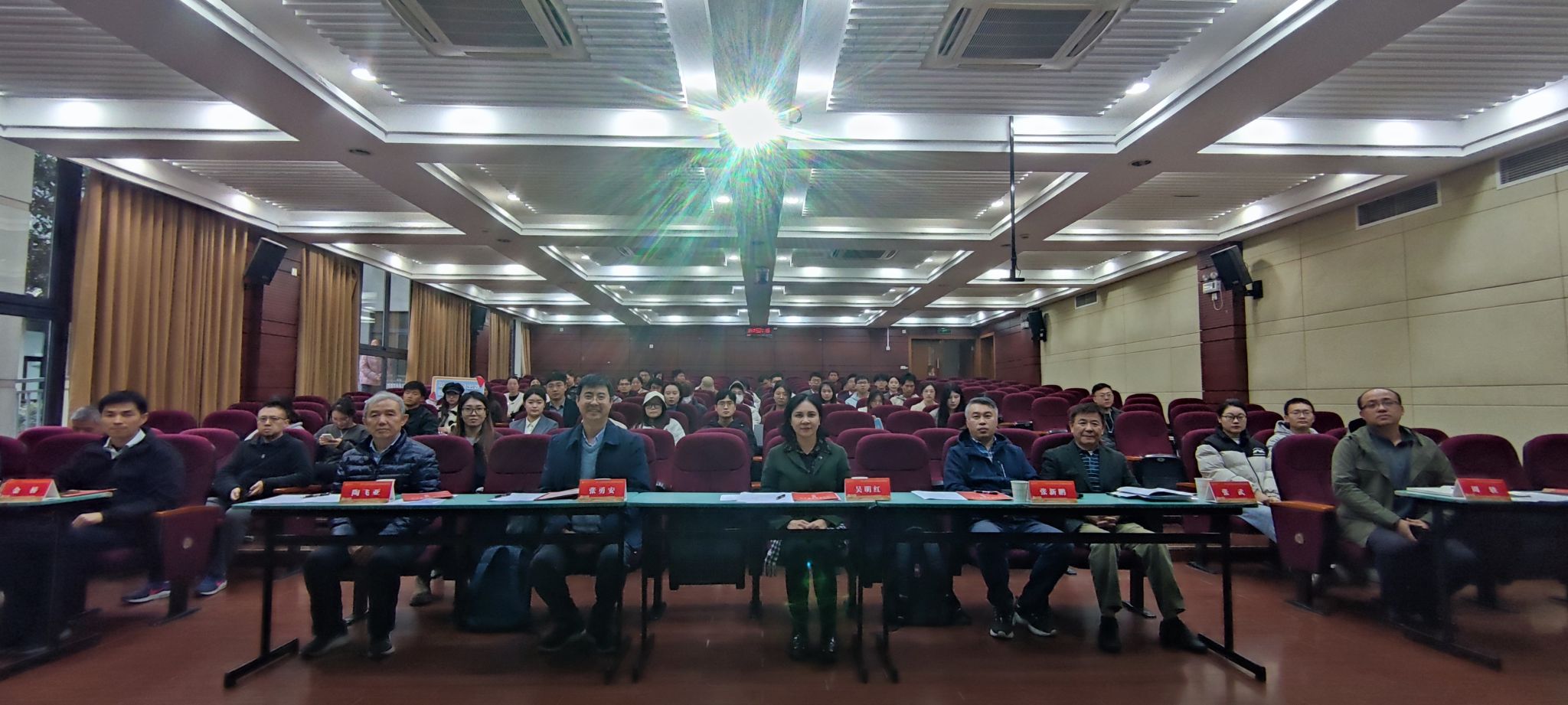 365英国上市官网在线2023年研究生校长奖学金答辩会成功举行.jpg