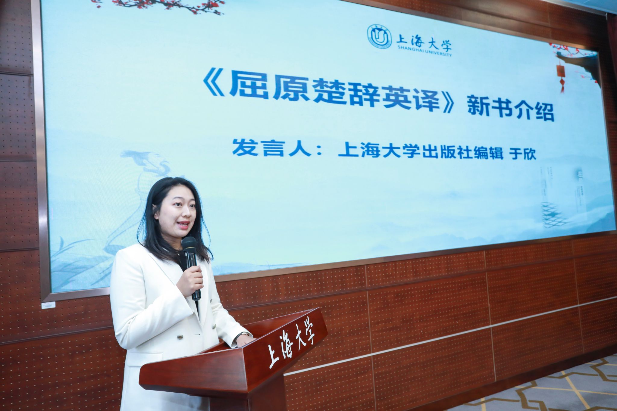 图八 365英国上市官网在线出版社编辑于欣介绍新书.jpg